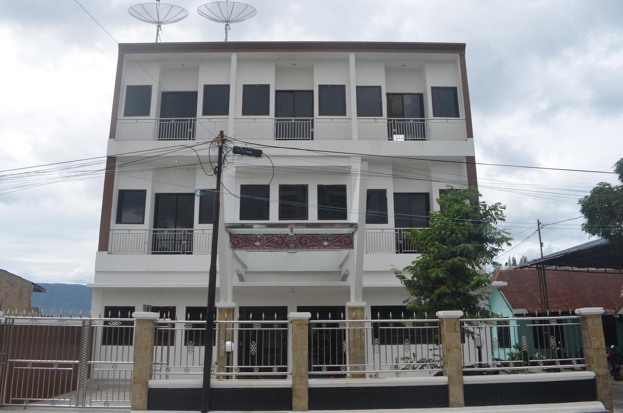 Opriss Hotel Parapat Dış mekan fotoğraf